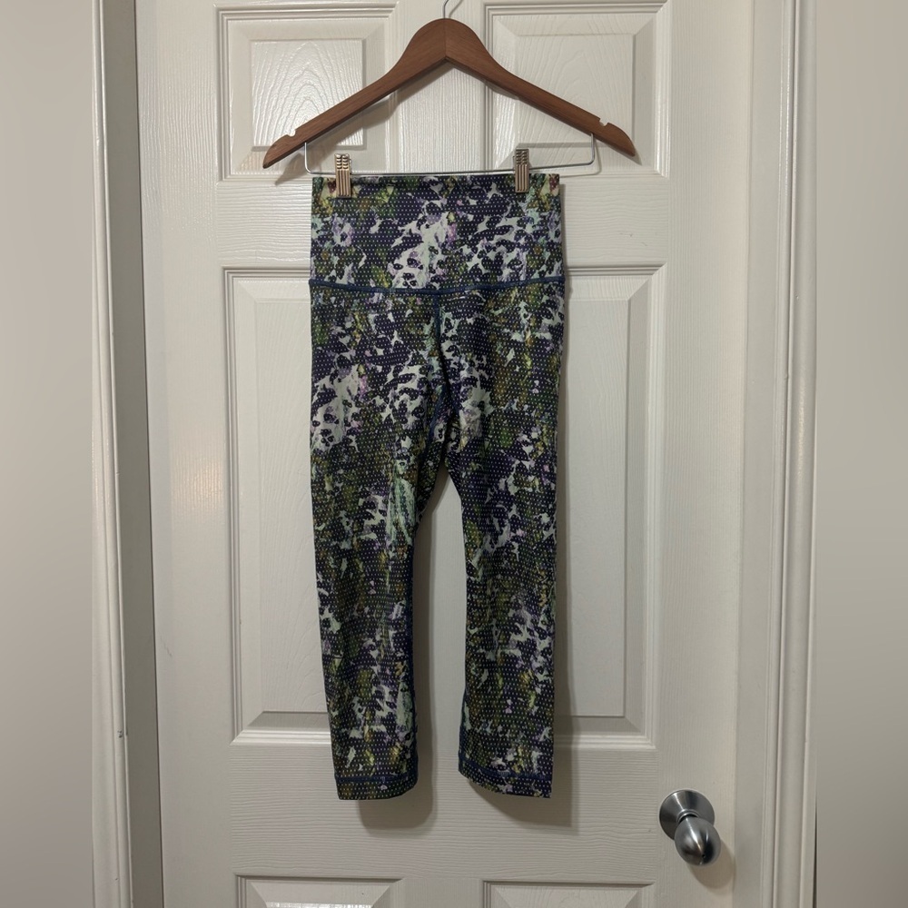 Lululemon wunder under crop II size 4 euc